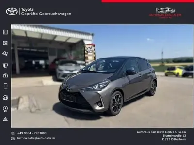 Gebraucht Toyota Yaris Plus 111 PS (81 kW) 2018 Platinumbronze metallic / mysticschwarz mica Kleinwagen