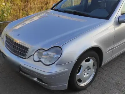Gebraucht Mercedes C180 143 PS (105 kW) 2003 Silber Limousine