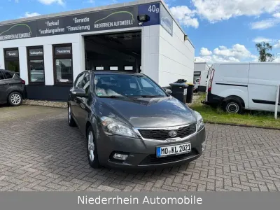 Gebraucht Kia Ceed 90 PS (66 kW) 2011 Braun Kleinwagen