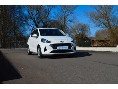 Gebraucht Hyundai i10 Select 67 PS (49 kW) 2020 Weiß Kleinwagen