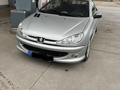 Gebraucht Peugeot 206 CC 90 PS (66 kW) 2004 Silber Cabrio