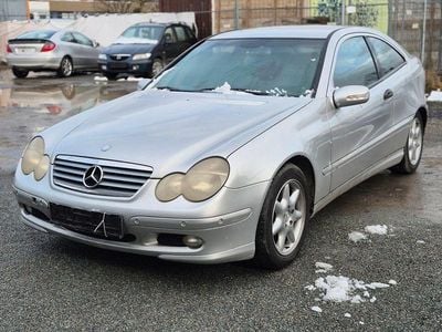 Gebraucht Mercedes C180 129 PS (94 kW) 2001 Silber Coupé