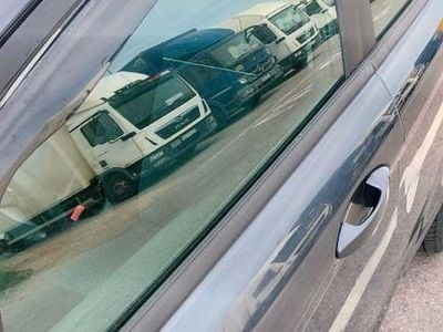 Gebraucht Ford Fiesta Ambiente 82 PS (60 kW) 2010 Grau Kleinwagen