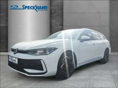 Gebraucht VW Passat R-line 150 PS (110 kW) 2024 Pure white Kombi