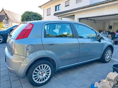 Gebraucht Fiat Punto 78 PS (57 kW) 2009 Silber Kleinwagen