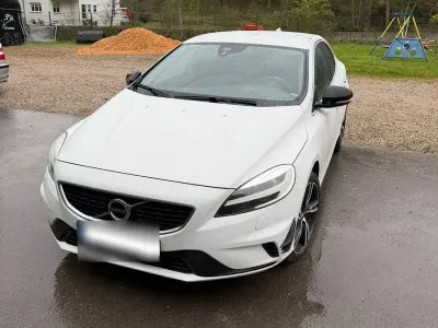 Usata Volvo V40 150 CV (110 kW) 2016 Bianco Berlina