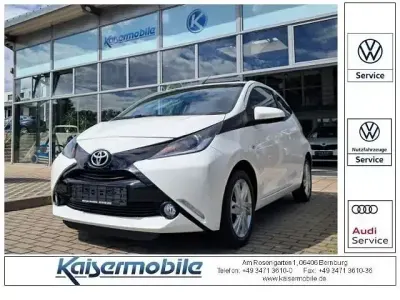 Gebraucht Toyota Aygo X-play 69 PS (50 kW) 2017 Weiß Kleinwagen
