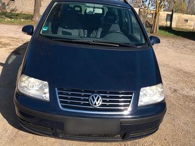 Second-hand VW Sharan 115 CP (84 kW) 2006 Albastru Monovolum