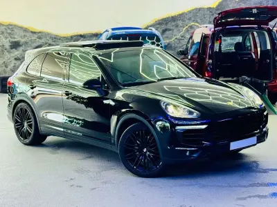 Gebraucht Porsche Cayenne Diesel 262 PS (192 kW) 2016 Tiefschwarz SUV
