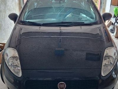 Second-hand Fiat Punto Pop 69 CP (50 kW) 2012 Negru Hatchback