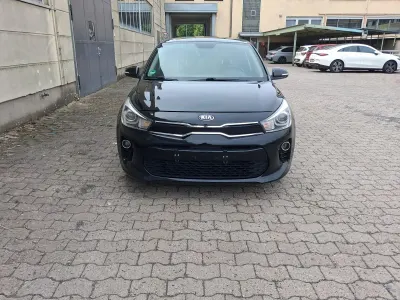 Gebraucht Kia Rio 84 PS (61 kW) 2017 Schwarz Kleinwagen