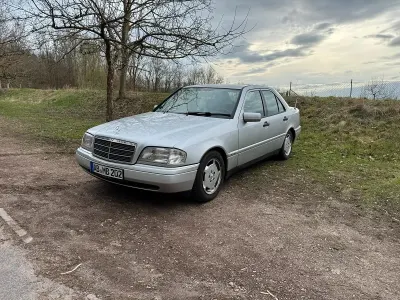 Używany Mercedes C180 122 KM (89 kW) 1993 Sedan/Limuzyna