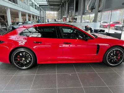 Gebraucht Porsche Panamera GTS Sport Turismo 460 PS (338 kW) 2019 Rot Limousine