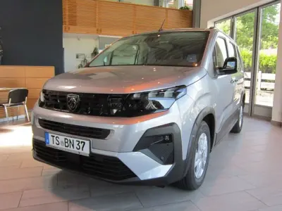 Neu Peugeot Rifter Allure 131 PS (96 kW) 2026 Silber Van / Kleinbus
