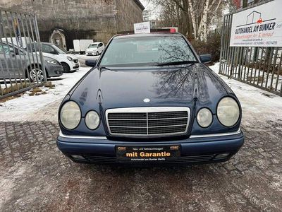 Gebraucht Mercedes E200 Elegance 136 PS (100 kW) 1996 Blau Limousine