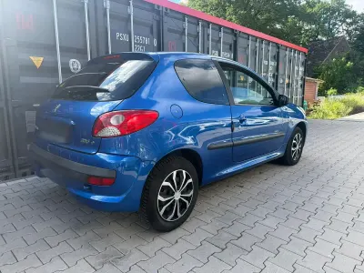 Gebraucht Peugeot 206+ 60 PS (44 kW) 2011 Blau Kleinwagen