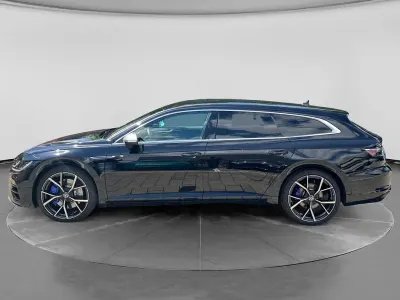 Gebraucht VW Arteon R 320 PS (235 kW) 2024 Deep black perleffekt (schwarz), perleffekt Kombi
