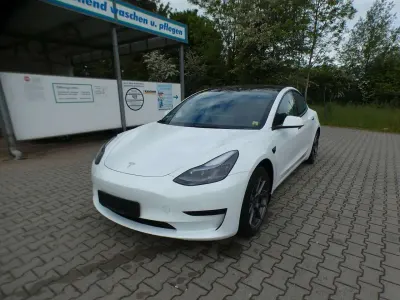 Käytetty Tesla Model 3