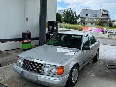 Gebraucht Mercedes E230 132 PS (97 kW) 1989 Silber Limousine