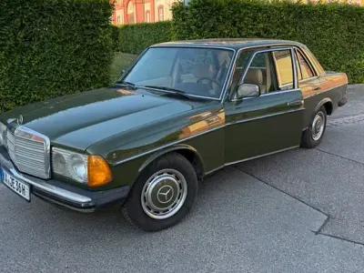 Gebraucht Mercedes 200 109 PS (80 kW) 1982 Grün Limousine