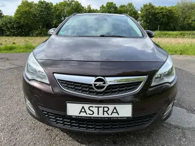 Gebraucht Opel Astra Selection 120 PS (88 kW) 2012 Braun Kombi