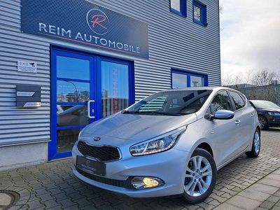 Gebraucht Kia Ceed DREAM-TEAM Edition 135 PS (99 kW) 2015 Machine silver Kleinwagen