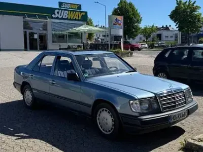 Gebraucht Mercedes 200 118 PS (86 kW) 1989 Blau Limousine
