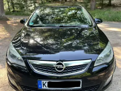 Gebraucht Opel Astra Sport 101 PS (74 kW) 2010 Limousine