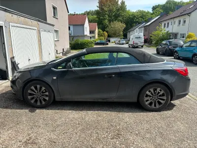 Usata Opel Cascada 140 CV (102 kW) 2013 Nero Cabrio