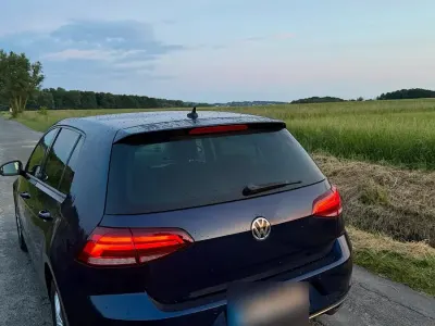 Gebraucht VW Golf VII 120 PS (88 kW) 2018 Blau Kleinwagen