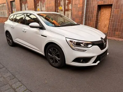 Gebraucht Renault Mégane 116 PS (85 kW) 2020 Weiß Limousine
