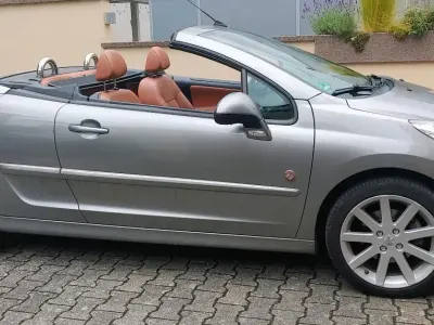Gebraucht Peugeot 207 CC Roland Garros 100 PS (73 kW) 2011 Grau Cabrio