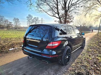 Schwarz Gebraucht 2011 Mercedes R350 Van / Kleinbus | 8.950 € (Guter Preis)
