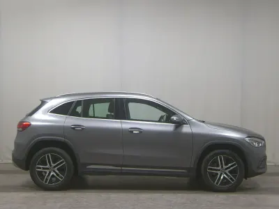 Gebraucht Mercedes GLA200 Progressive 163 PS (119 kW) 2022 Grau SUV