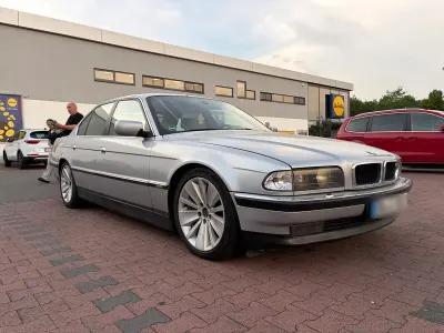 Gebraucht BMW 735 235 PS (172 kW) 1996 Silber Limousine