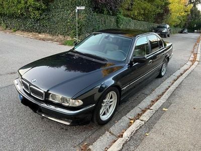 Second-hand BMW 730 Shadowline 193 CP (141 kW) 2000 Negru Berlinǎ