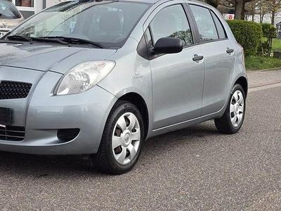 Gebraucht Toyota Yaris Cool 69 PS (50 kW) 2007 Silber Kleinwagen