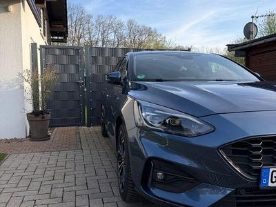 Second-hand Ford Focus ST-Line 155 CP (114 kW) 2022 Albastru Berlinǎ