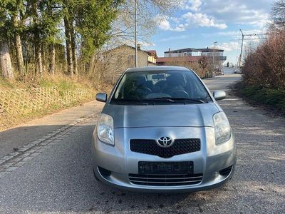 Gebraucht Toyota Yaris Cool 87 PS (63 kW) 2008 Silber Kleinwagen