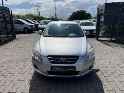 Gebraucht Kia Ceed LX 126 PS (92 kW) 2009 Silber Kleinwagen