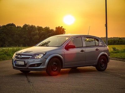 Gebraucht Opel Astra 90 PS (66 kW) 2009 Silber Limousine