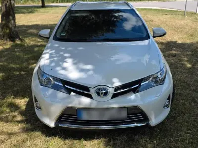 Gebraucht Toyota Auris Hybrid 99 PS (72 kW) 2013 Weiß Kombi