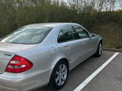 Second-hand Mercedes E200 163 CP (119 kW) 2002 Argintiu Berlinǎ