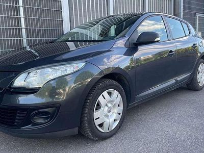 Grau Gebraucht 2013 Renault Mégane Limousine | 4.300 € (Fairer Preis)