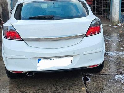 Weiß Gebraucht 2007 Opel Astra GTC Sport Limousine | 3.500 € (Etwas zu teuer)