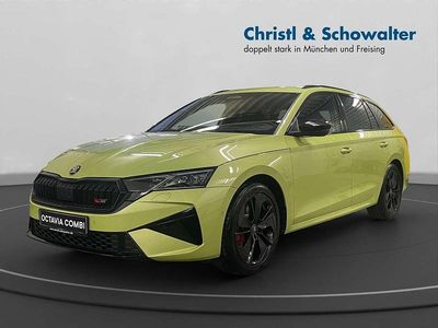 Neu Skoda Octavia RS 265 PS (194 kW) 2026 Pistachio grün metallic Kombi