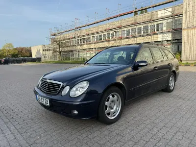Używany Mercedes E220 150 KM (110 kW) 2004 Niebieski Kombi