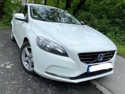 Gebraucht Volvo V40 Summum 150 PS (110 kW) 2013 Weiß Limousine
