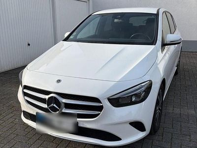 Gebraucht Mercedes B180 Style 116 PS (85 kW) 2021 Weiß Van / Kleinbus