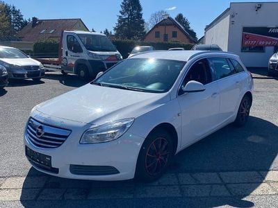 Gebraucht Opel Insignia Edition 140 PS (102 kW) 2013 Weiß Kombi